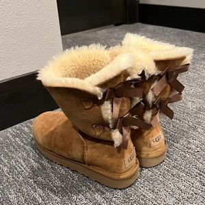 Women's UGG Short Bailey Bow II Chestnut